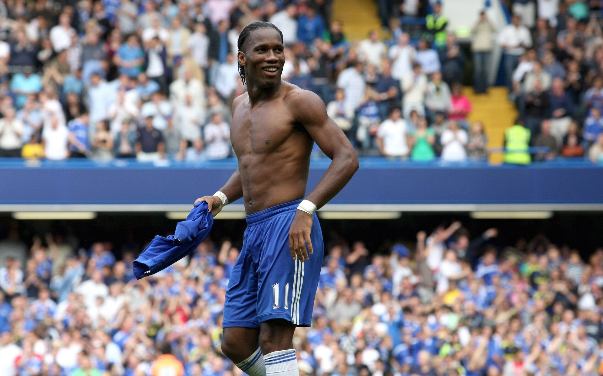 国际热身赛国家队复仇 球迷情绪爆发，国家队热身运动