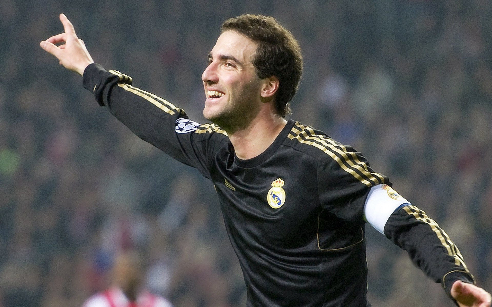 开云下载-恩多比·恩乔：南非队的“制胜法宝”，精准踢球稳定胜局